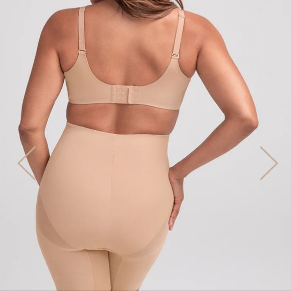 SuperPower Mid-Waist Short - Picture 3 of 9